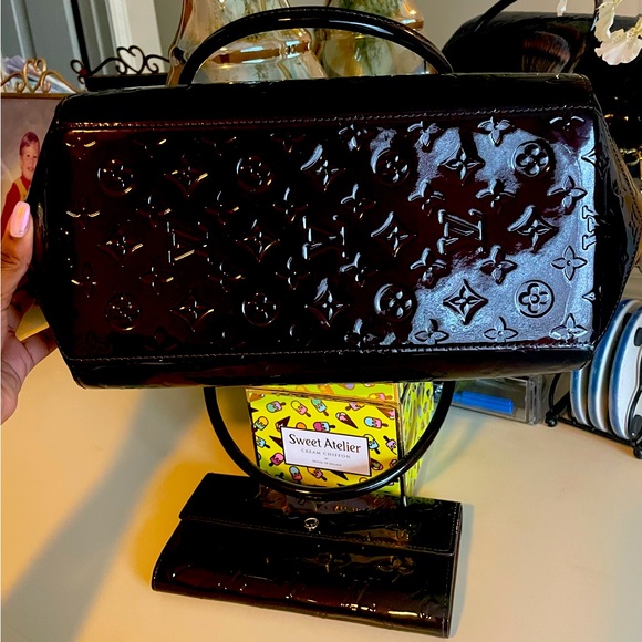 Louis Vuitton - Picture 2 of 9